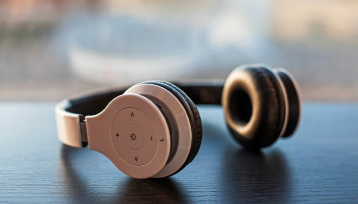 7 factors to consider before buying earphones